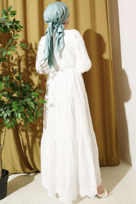 Bel Lastikli Brodeli Elbise Beyaz - Elbise