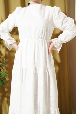 Bel Lastikli Brodeli Elbise Beyaz - Elbise