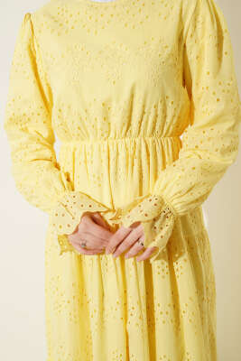 Bel Lastikli Brodeli Elbise Sarı - Elbise