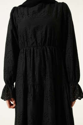 Bel Lastikli Brodeli Elbise Siyah - Elbise