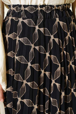 Bel Lastikli Desenli Pileli Etek Siyah - Etek