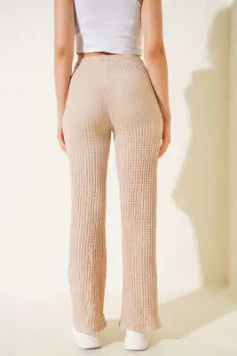 Bel Lastikli Geniş Paça Gofre Pantolon Bej - Kadın Giyim Modelleri