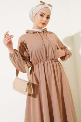 Bel Lastikli Kapüşonlu Elbise Latte 