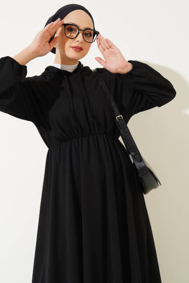 Bel Lastikli Kapüşonlu Elbise Siyah - Tesettür Elbise