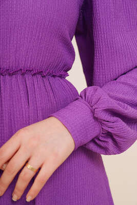 Bel Lastikli Kat Kat Lola Elbise Menekşe - Tesettür Elbise