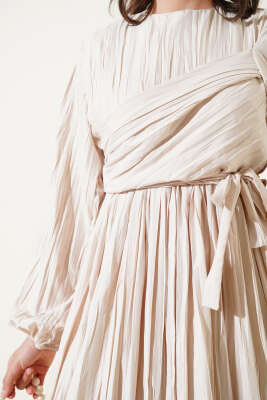 Bel Lastikli Kırışık Pileli Elbise Bej - Tesettür Elbise