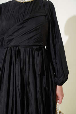 Bel Lastikli Kırışık Pileli Elbise Siyah - Tesettür Elbise