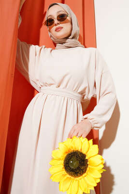 Bel Lastikli Kuşaklı Ayrobin Elbise Bej - Tesettür Elbise