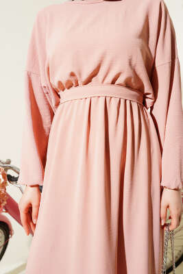 Bel Lastikli Kuşaklı Ayrobin Elbise Pudra - Tesettür Elbise