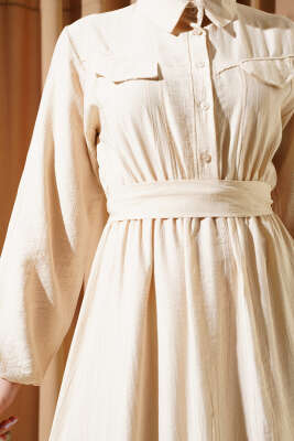 Bel Lastikli Kuşaklı Cep Kapaklı Elbise Bej - Tesettür Elbise