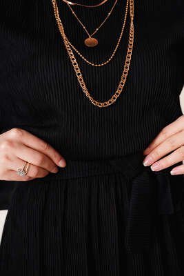 Bel Lastikli Kuşaklı Piliseli Elbise Siyah - Tesettür Elbise