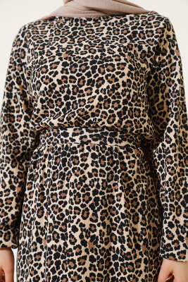 Bel Lastikli Leoparlı Bürümcük Elbise Leopar - Tesettür Elbise