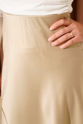 Bel Lastikli Saten Kloş Etek Bej - Uzun Etek