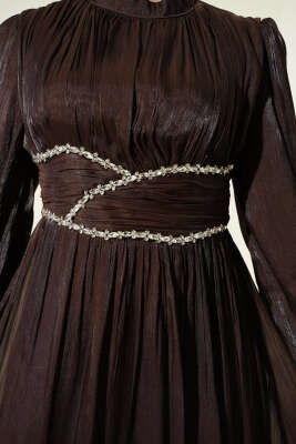 Bel Şerit Taşlı Büzgülü Abiye Elbise Kahve - Elbise