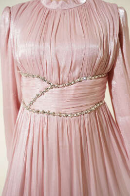 Bel Şerit Taşlı Büzgülü Abiye Elbise Pudra - Elbise