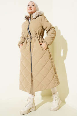 Bel Tünelli Fermuarlı Kapüşonlu Kapitone Mont Camel 