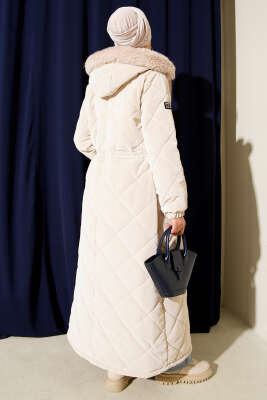 Bel Tünelli Kapüşonlu Kapitone Mont Taş - Mont