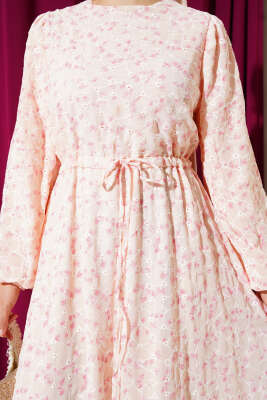 Bel Tünelli Nakışlı Elbise Pudra - Tesettür Elbise