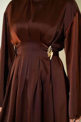 Beli Aksesuarlı Bağlamalı Abiye Elbise Kahve - Elbise