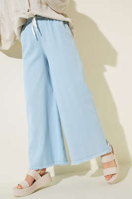 Beli İp Bağlamalı Paçası Yırtık Detaylı Pantolon Bebe Mavi - Pantolon