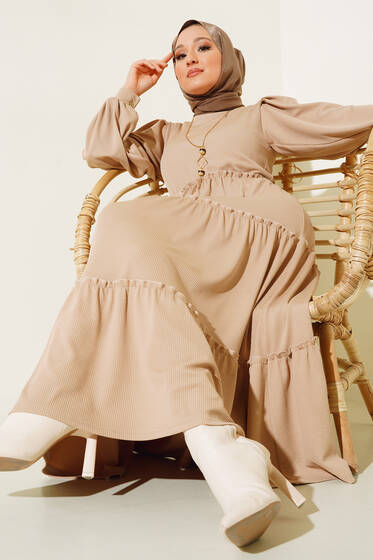 Beli Lastikli Fırfırlı Kat Kat Elbise Bej - Tesettür Elbise
