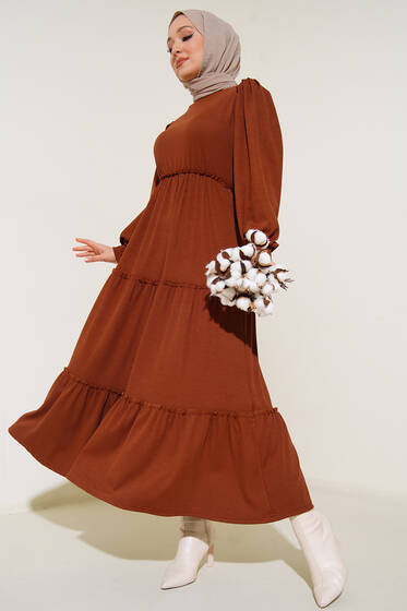 Beli Lastikli Fırfırlı Kat Kat Elbise Taba - Tesettür Elbise