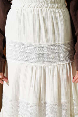 Beli Lastikli Güpür Şeritli Müslin Etek Ekru - Etek