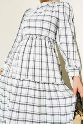 Beli Lastikli Kare Çizgili Elbise Siyah - Tesettür Elbise