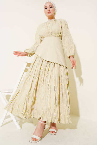 Beli Lastikli Kırışık Parça Detaylı Elbise Kum Bej - Elbise