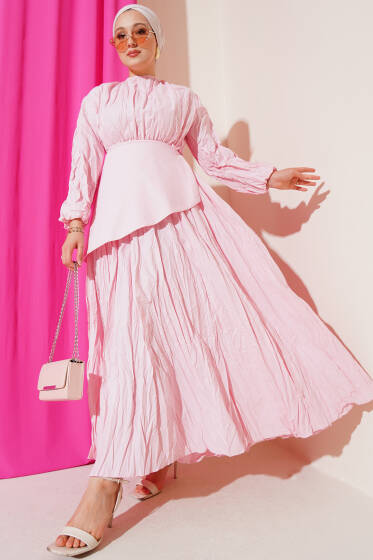 Beli Lastikli Kırışık Parça Detaylı Elbise Pembe - Elbise