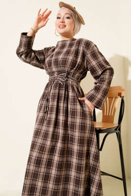 Beli Pens Detaylı Ekoseli Elbise Bej - Elbise