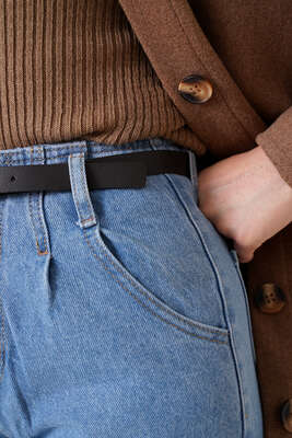 Beli Pensli Kemerli Jean Pantolon Açık Mavi - Kot Pantolon