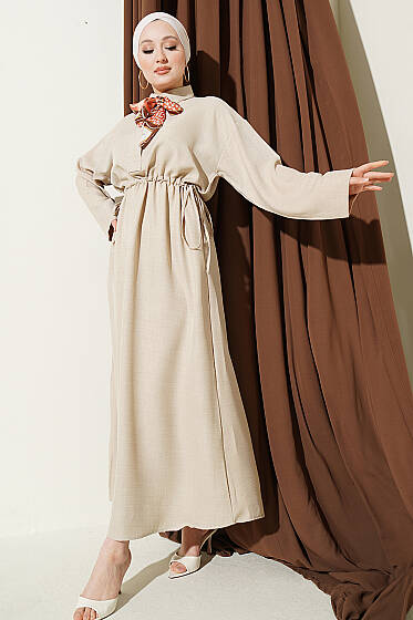 Beli Tünelli Bağlamalı Fularlı Elbise Bej - Elbise