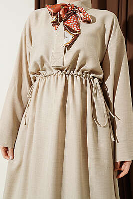 Beli Tünelli Bağlamalı Fularlı Elbise Bej - Elbise