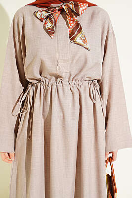 Beli Tünelli Bağlamalı Fularlı Elbise Vizon - Elbise