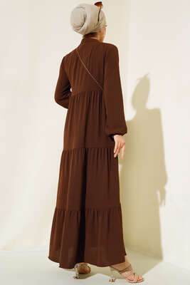 Yakası Bağcıklı Kat Kat Elbise Kahve - Tesettür Elbise