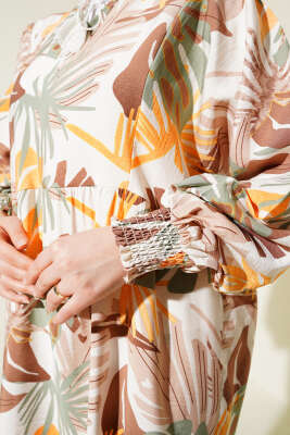 Bileği Gipeli Tropik Desen Elbise Kahve - Tesettür Elbise