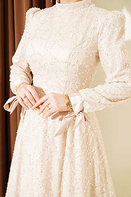 Bilek Bağcıklı Pullu Taşlı Abiye Elbise Bej - Elbise