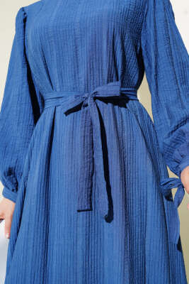 Bilek Bağlamalı Kuşaklı Gofre Elbise İndigo - Tesettür Elbise