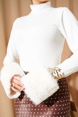 Bilek Kürklü Çıtçıtlı Body Ekru - Bluz