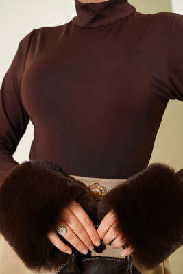 Bilek Kürklü Çıtçıtlı Body Kahve - Yılın Fırsatı