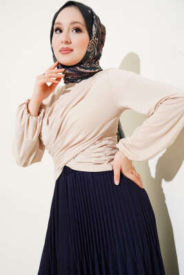 Bilek Lastikli Çapraz Büzgülü Bluz Bej - Yılın Fırsatı 