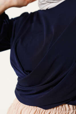 Bilek Lastikli Çapraz Büzgülü Bluz Lacivert - Yılın Fırsatı 