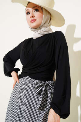Bilek Lastikli Çapraz Büzgülü Bluz Siyah 