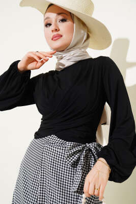 Bilek Lastikli Çapraz Büzgülü Bluz Siyah - Yılın Fırsatı 