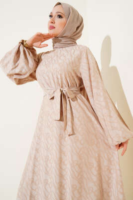 Bilek Lastikli Düğüm Desen Elbise Bej - Tesettür Elbise