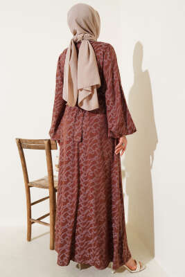 Bilek Lastikli Düğüm Desen Elbise Kahve - Tesettür Elbise