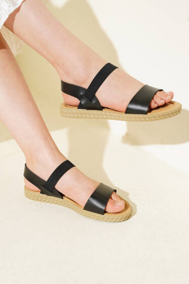 Bilek Lastikli Sandalet Siyah - Sandalet