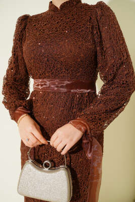 Bilek Tül Bağcıklı Pul Payet Abiye Elbise Kahve - Elbise