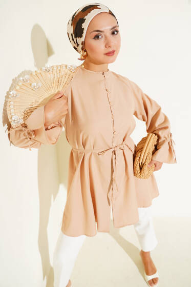 Bilek Tünelli Brit Düğmeli Gömlek Bej - Gömlek